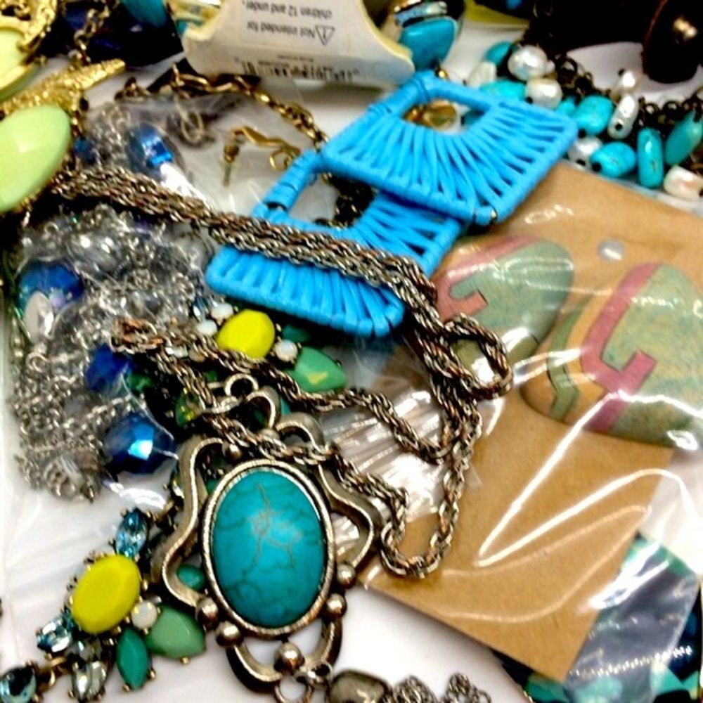 Mystery Jewelry Lot Wearable Bracelets Necklaces Earrings Blue Yellow 1+ Pound - Picture 16 of 16